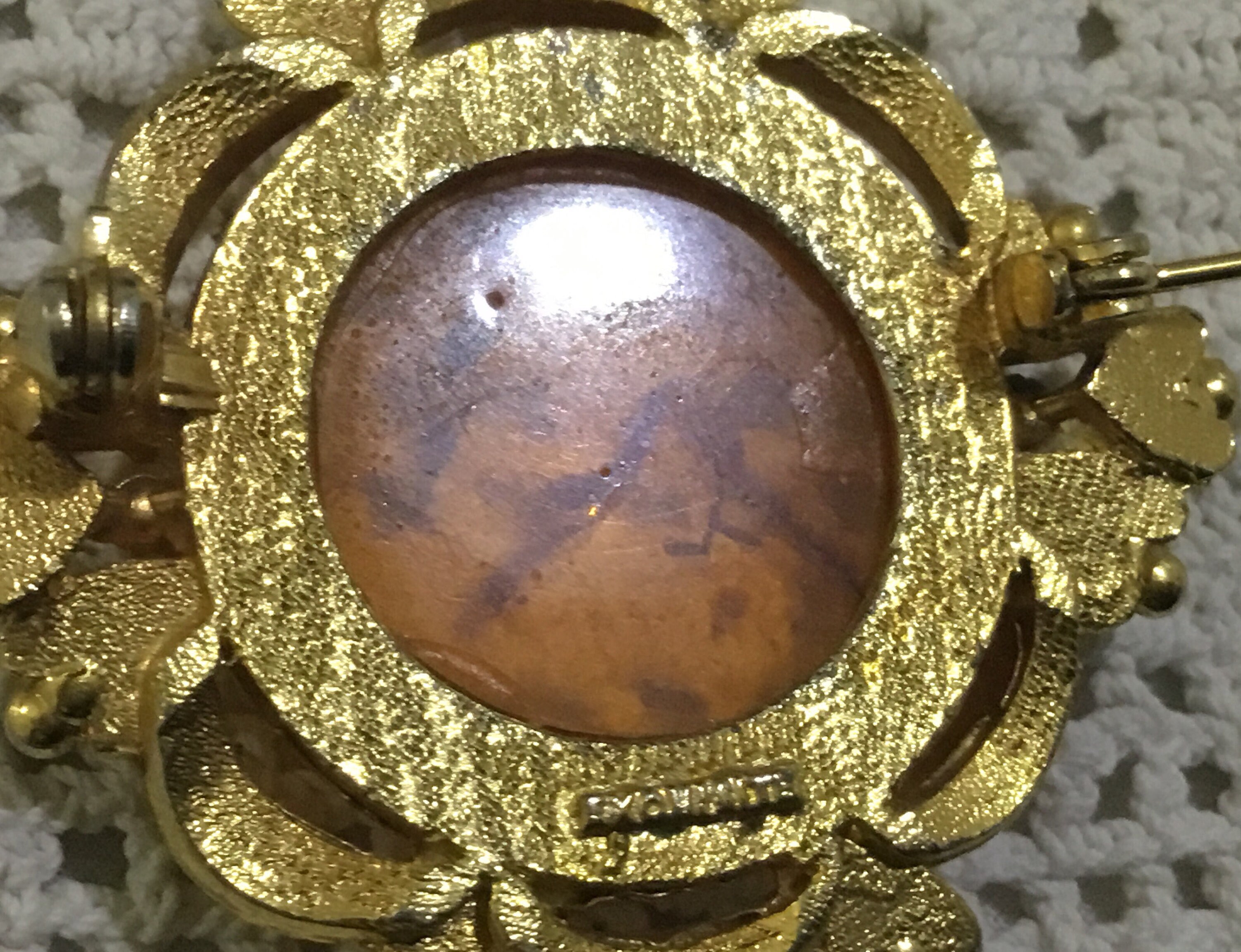 B6 EXQUISITE (UK) Large, Round, Vintage 1970's Signed Amber