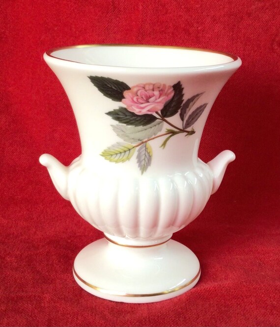 T126 Vintage Wedgwood “ Hathaway Rose “ Pattern Urn Shaped
