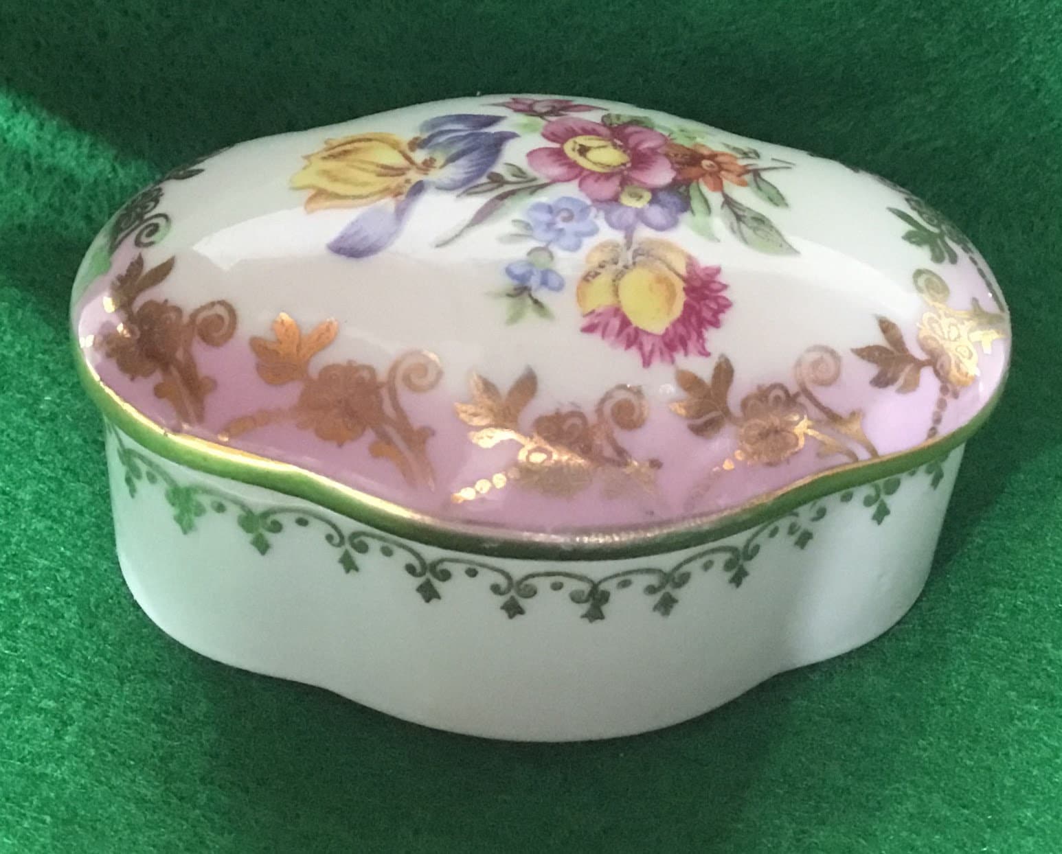 Dresden ドレスデン フラワーブーケ　ボンボニエール 陶花 蓋付小物入れ Dresden (German), Dresden Giftware | Replacements, Ltd.