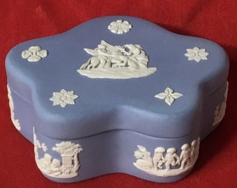 P126 Zabytkowe pudełko na drobiazgi Wedgwood Blue Jasperware w kształcie gwiazdy. Wyprodukowano w Anglii. Wysyłka z możliwością śledzenia.