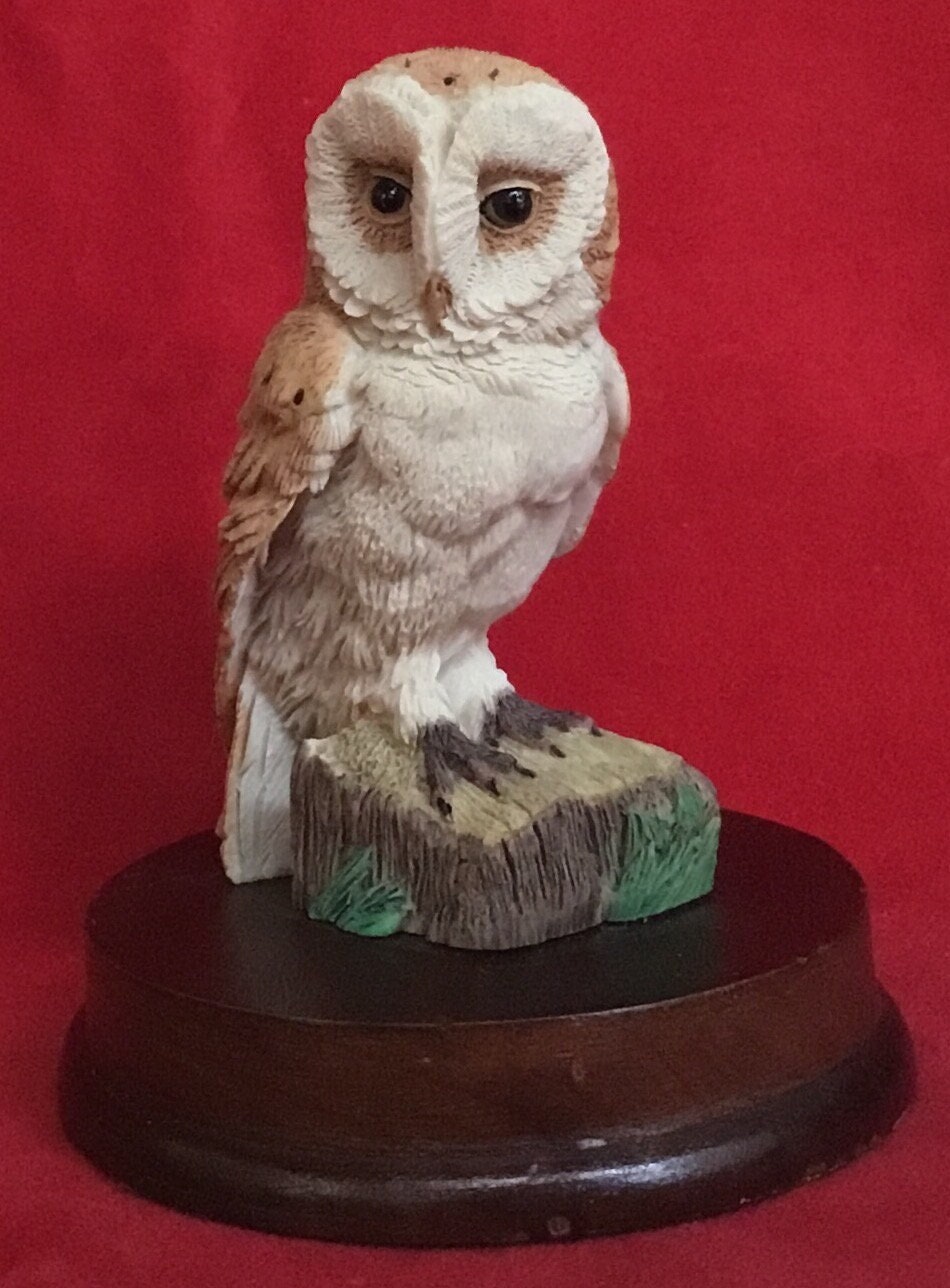 W60 Vintage Academy Barn Owl Figurine On Wooden Base. Tracked Global Shipping.