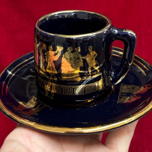Frse Grecque - Tasse à Café Drote & Soucoupe Pente Man - Papyrus