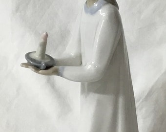 V39 Vintage Lladro “girl With a Candle” Spanish Porcelain Figurine