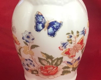 L136 Vintage Aynsley Cottage Garden Butterfly Pattern Small Posy Vase. Bone China, Made in England. Free shipping.