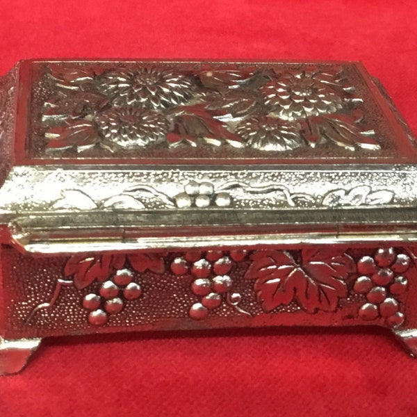 M65 Vintage Foreign Signed Silver Plated Beautiful Jewellery Box. Free shipping.