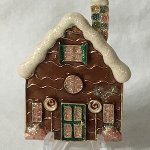 X37 Vintage Danecraft Enamel Ginger Bread House Christmas Brooch. Tracked shipping.