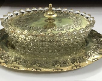 L40 A lovely antique, late Victorian or Edwardian, silver plated epns and glass butter dish with base. Free tracked shipping.