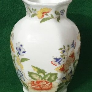 P143 Vintage Aynsley Cottage Garden Butterfly and Flowers Mini Bud Vase. Bone china, Made in England.