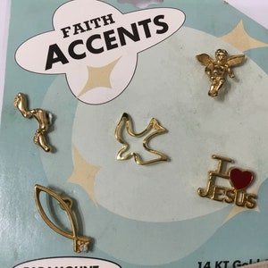X46 Faith Accents, hecho en EE. UU., 5 pines con temática cristiana. Recubrimiento de oro de 14 quilates. Envío con seguimiento.