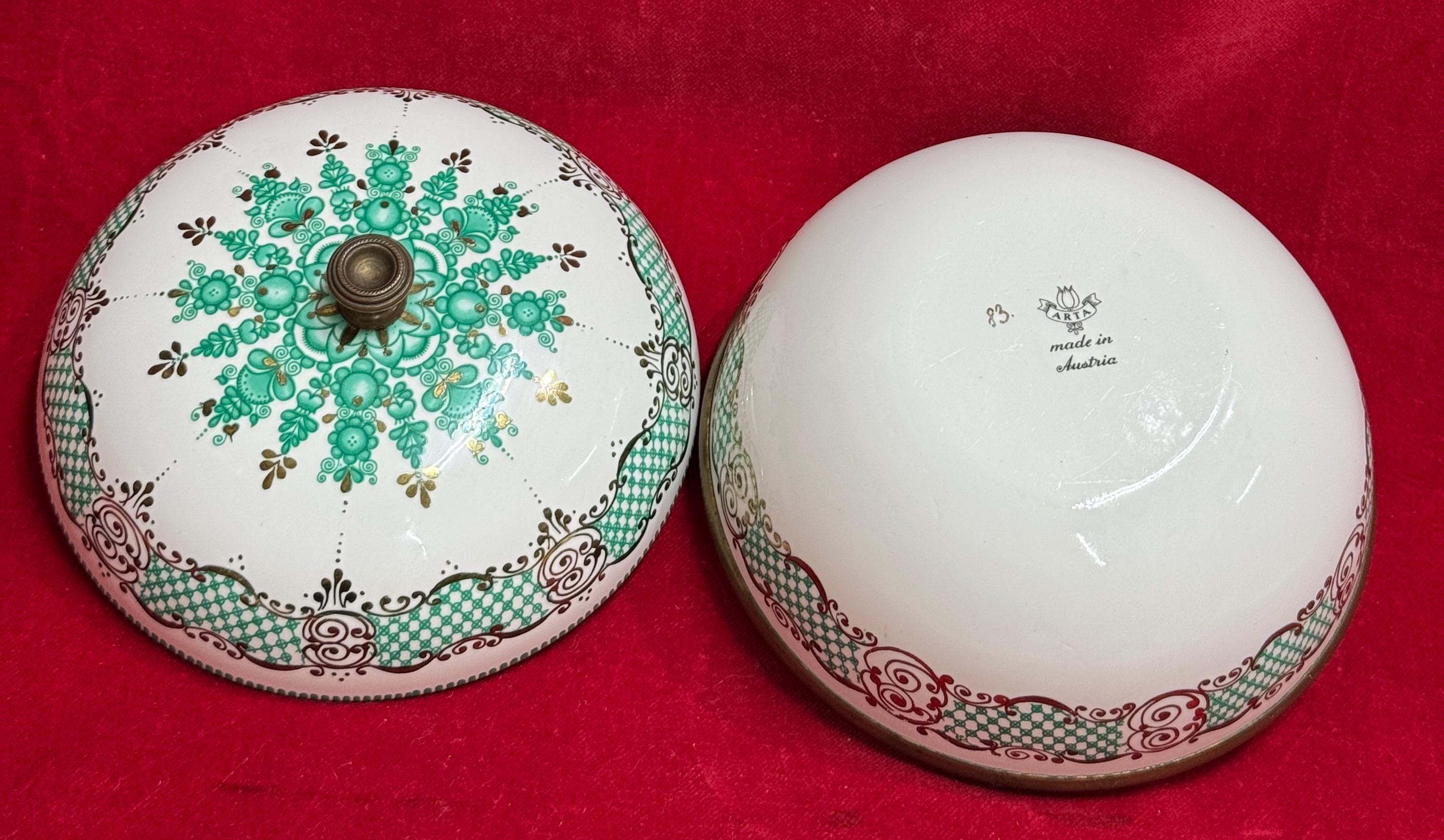 Z188a Vintage 1980s Enamel Round Shaped With Lidded Trinket Box