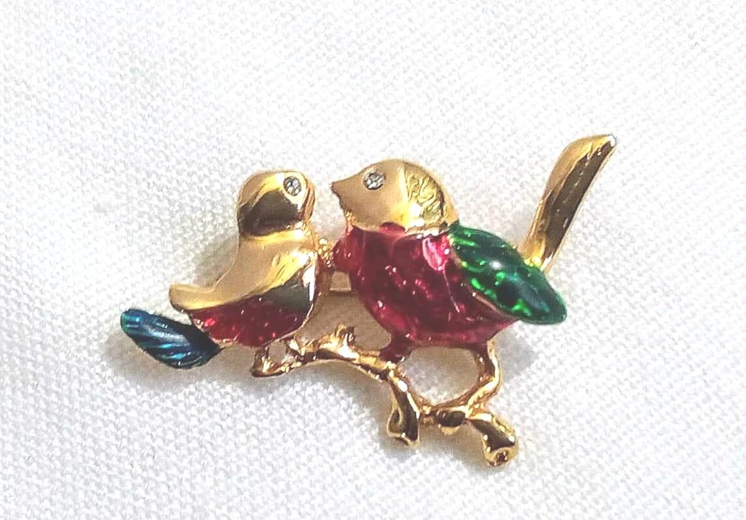JP131. Vintage Gold Tone and Enamel Bird Brooch. - Etsy Canada