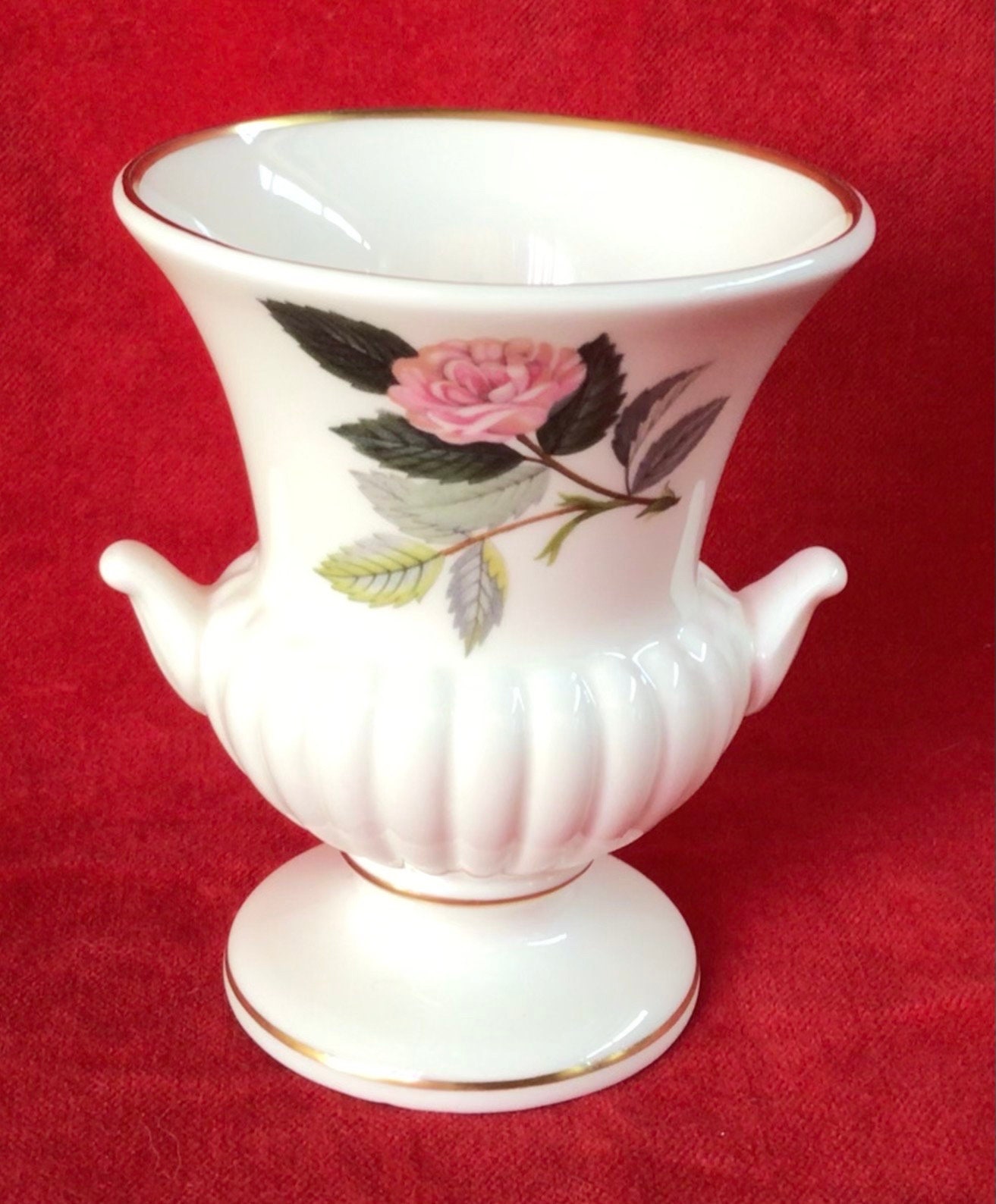 T126 Vintage Wedgwood “ Hathaway Rose “ Pattern Urn Shaped Vase