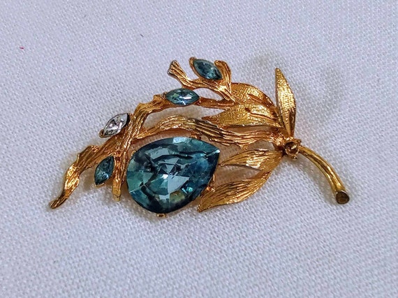 Broche Vintage Biche De Bere En Bronze - Superbe Pièce Ancienne - Occasion - Bijou De Caractère