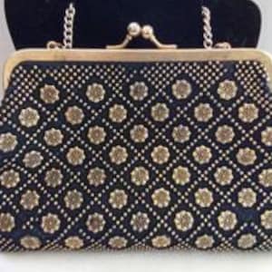 N5 Vintage Handmade Beaded Evening Handbag, made in Hong Kong. Some wear to beads. Tracked Shipping