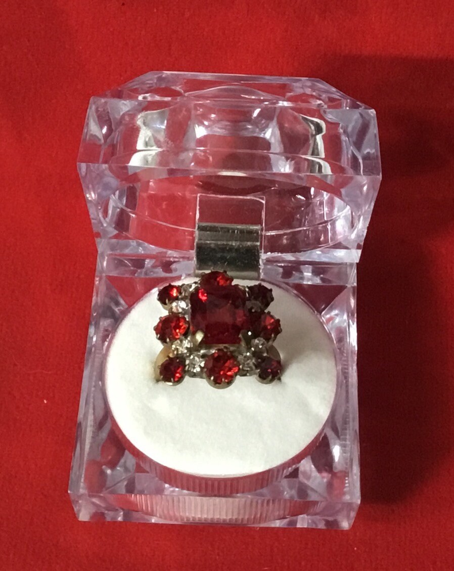 Resona in Wonderland SEC シリアル02/46 J7 Vintage Lilien Czech Red Gemstone and White Rhinestone