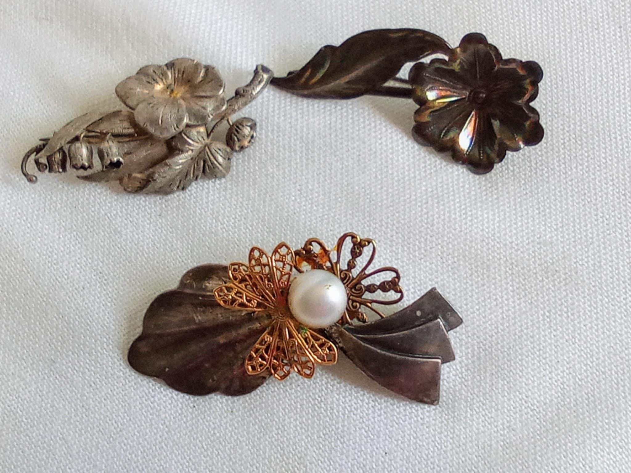 JP805 Vintage Flower Style Brooches. Set of 3. Sold With