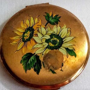 T51 Vintage KIGU Solid Powder Compact. Some Wear to Design. Tracked Shipping