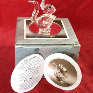 T197 Collezione Crystal, vintage, nuovo di zecca; statuetta di scoiattolo con scatola e cartellino originali. Spedizione tracciabile.