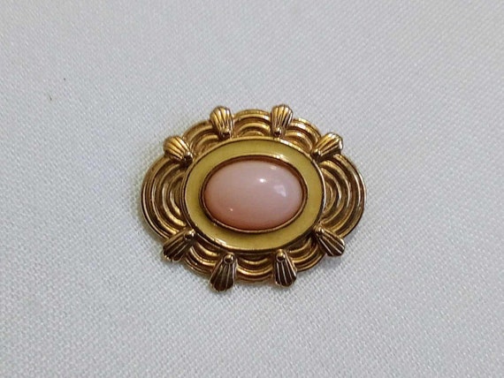 JP137. Vintage Gold Tone Brooch. Edwardian Inspir… - image 2