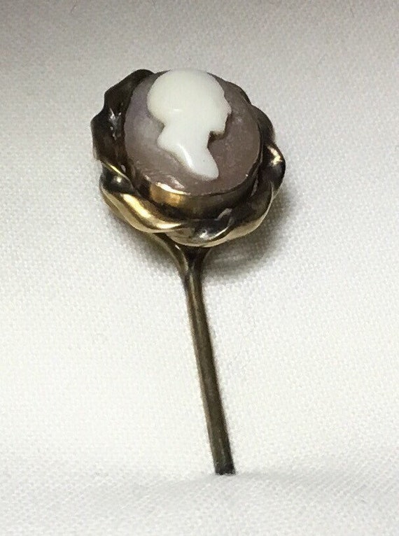 D59 Early Victorian cameo stickpin, tests as 9 car