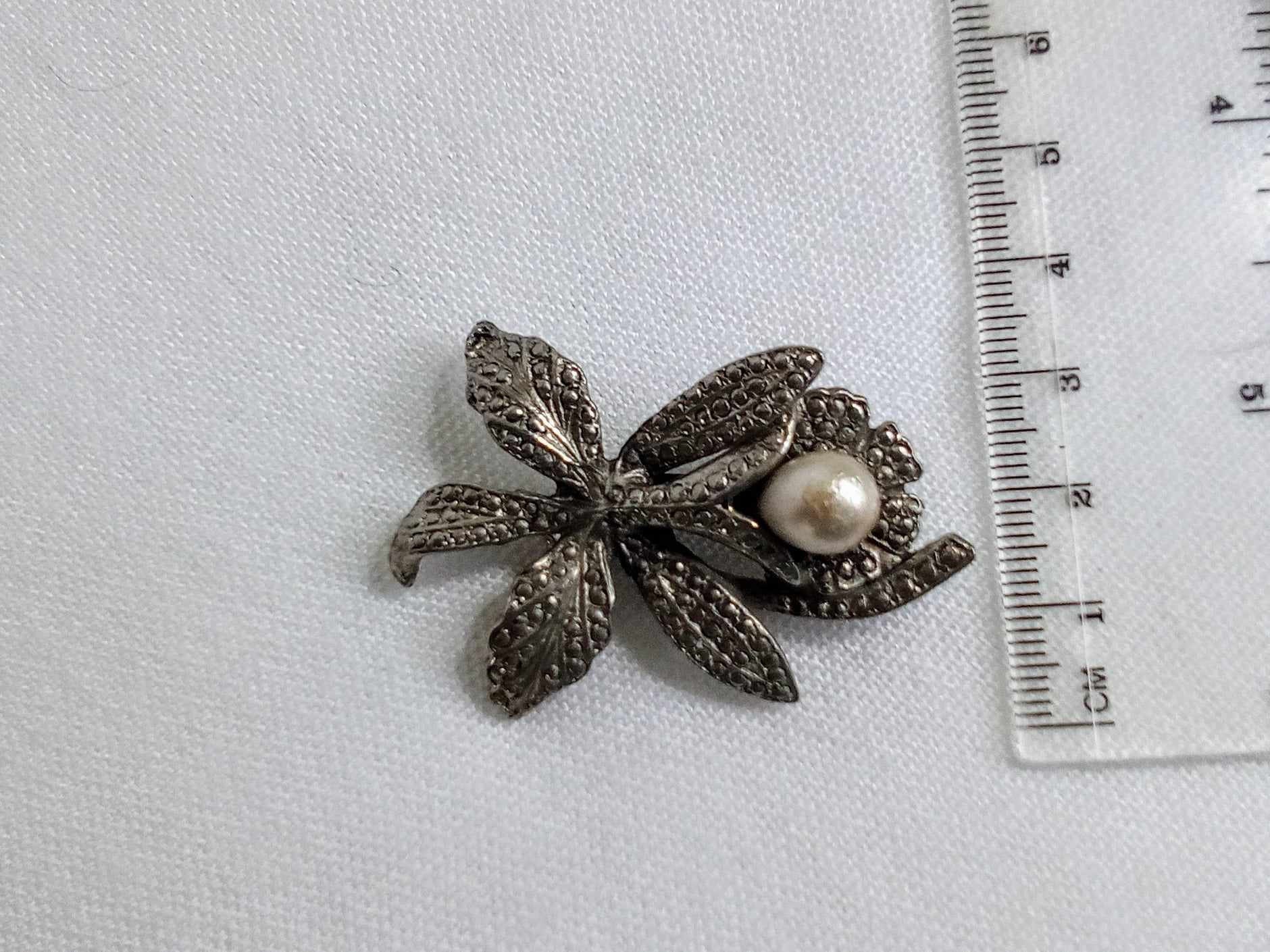 【絶品】 JP422. Vintage Pearl Faux With Brooch Flower Tone Silver アクセサリー