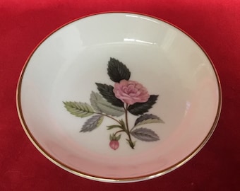 Prato para alfinetes Wedgwood Hathaway Rose T102 Vintage. Porcelana fina, fabricado na Inglaterra. Envio com rastreamento.