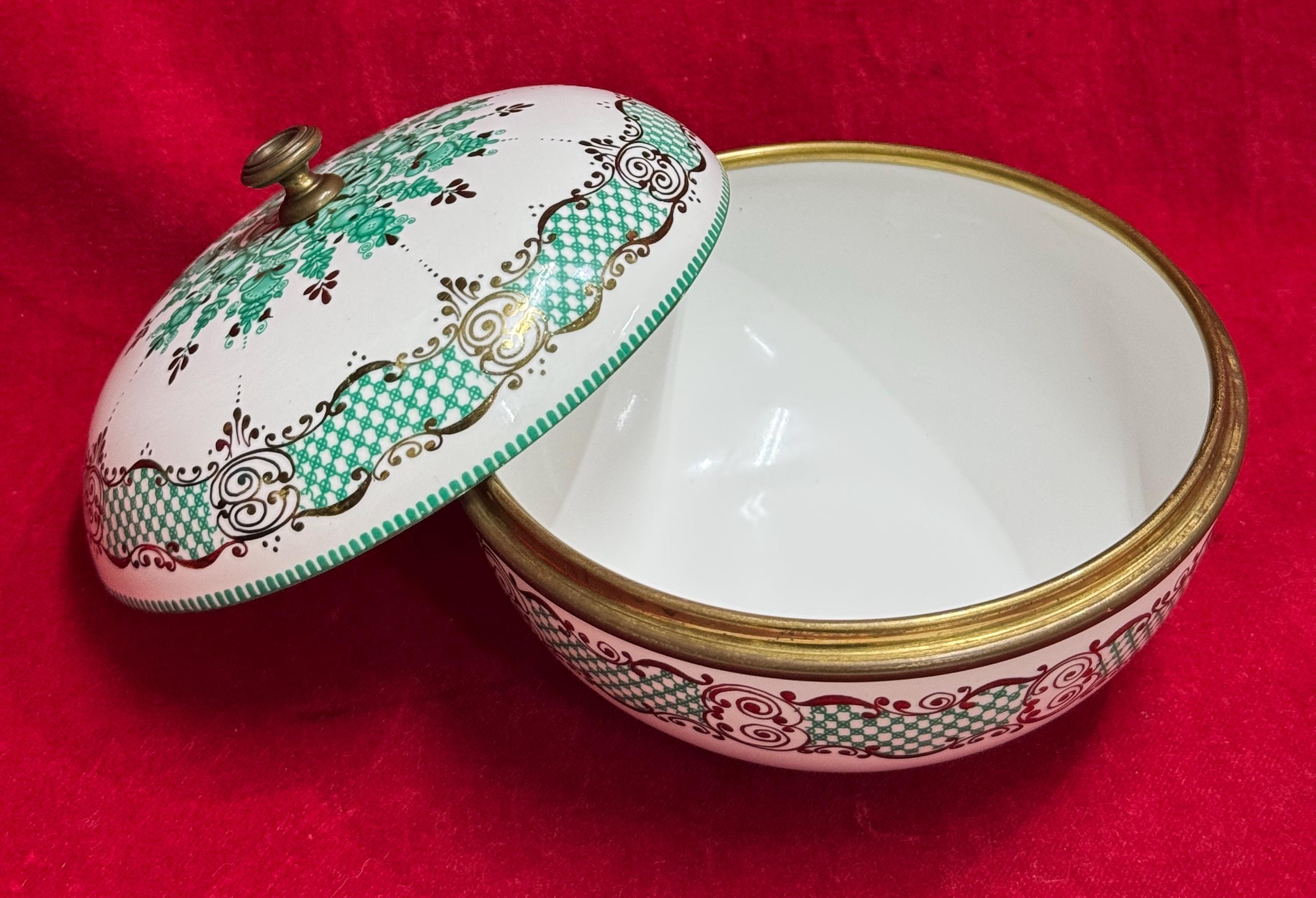 Z188a Vintage 1980s Enamel Round Shaped With Lidded Trinket Box