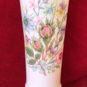 T370 Vintage Aynsley “ Wild Tudor “ Large Vase. Bone China, Made in England. Tracked Shipping.