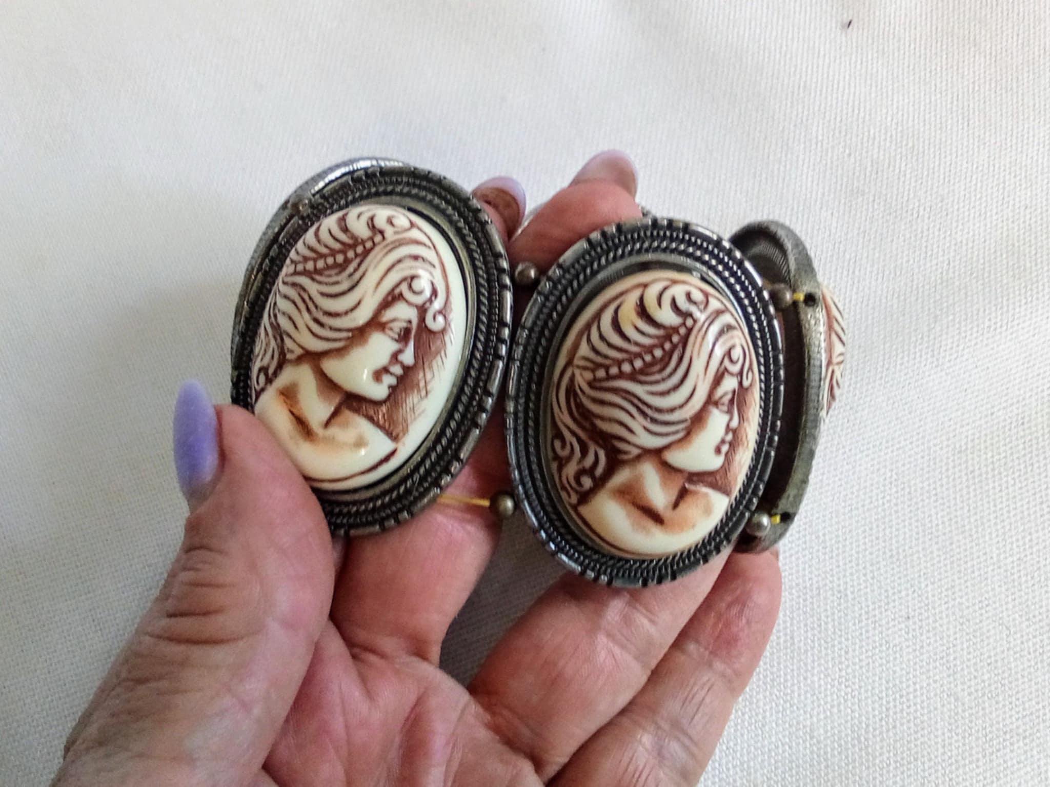 JP741 ヴィンテージシルバートーンと大きなフェイクカメオブレスレット