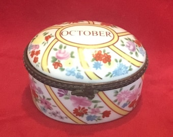 M17 Vintage Regal Porcelain Lidded October  Design Trinket Box. Free Shipping.