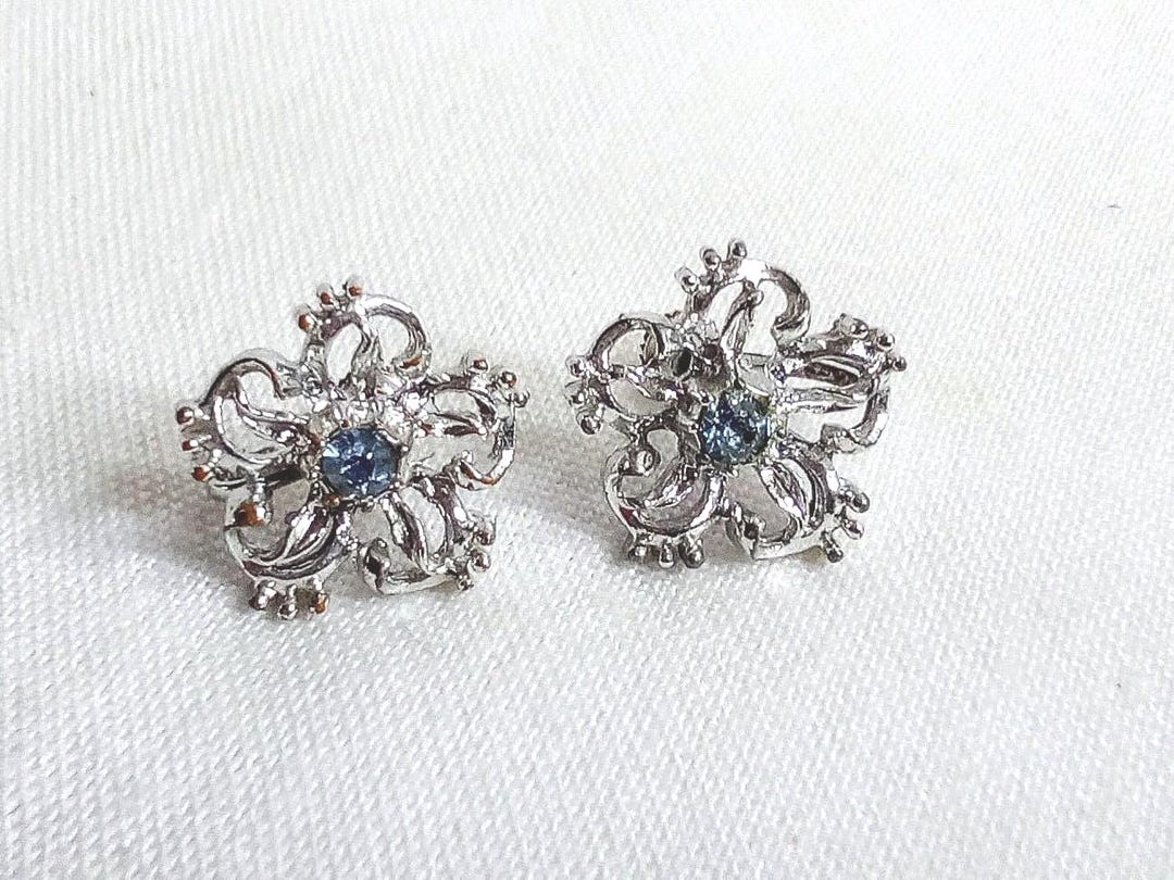 Vintage 1950s Floral Earrings: Silver Tone With Blue Accent