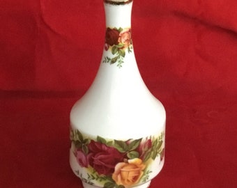 V25 Vintage Royal Albert Old Country Roses Bone China Bud Vase. Free shipping.