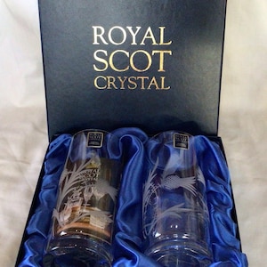 V99 vintage des années 1960, vieux stock et verres inutilisés en cristal royal d'Écosse taillés à la main avec carte originale, papier d'emballage. Motif fleur d'Écosse.