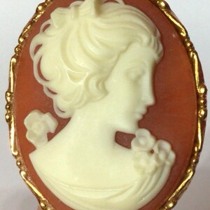 Jp57 Vintage C1970s Faux Cameo Brooch / Pendant - Romantic Lady Profile with Floral Detail, Gold -Tone Frame. Gift idea.