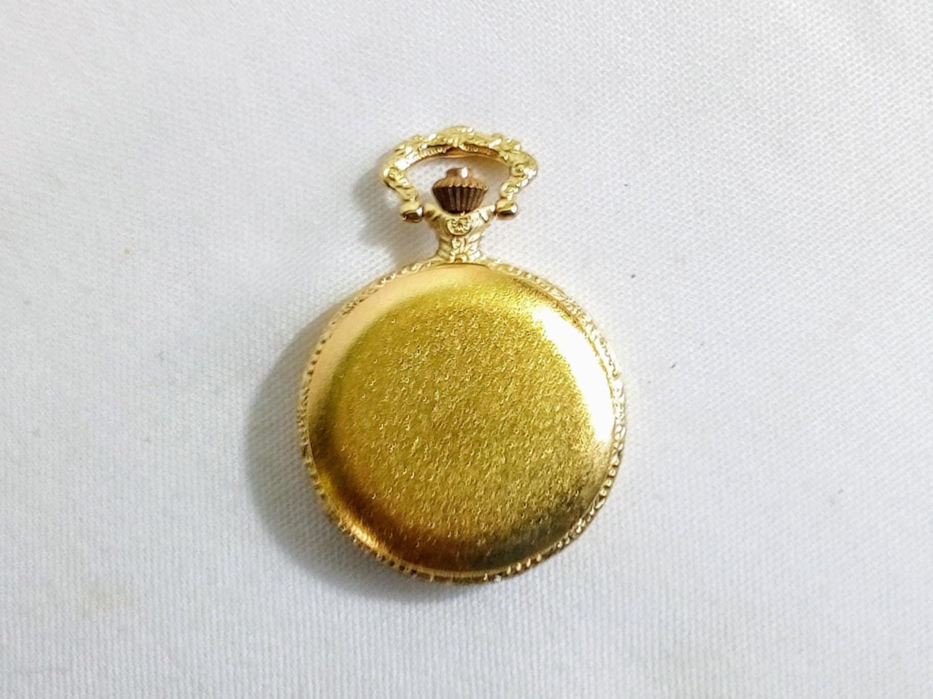 V149 Vintage Gold Tone Textured Pocket Watch, Battery 