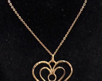 Z169 Vintage “ Sarah Coventry “ Gold Tone Heart Necklace. Gift Idea.
