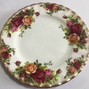 P28 Vintage, Made in England Royal Albert Old Country Roses design, single Replacement tea plates. Tracked Shipping.