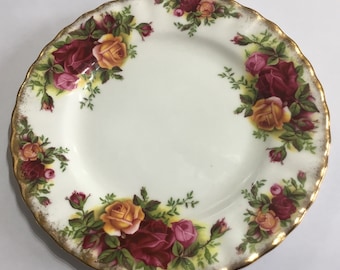 P28 Vintage, Made in England Royal Albert Old Country Roses design, single Replacement tea plates. Tracked Shipping.