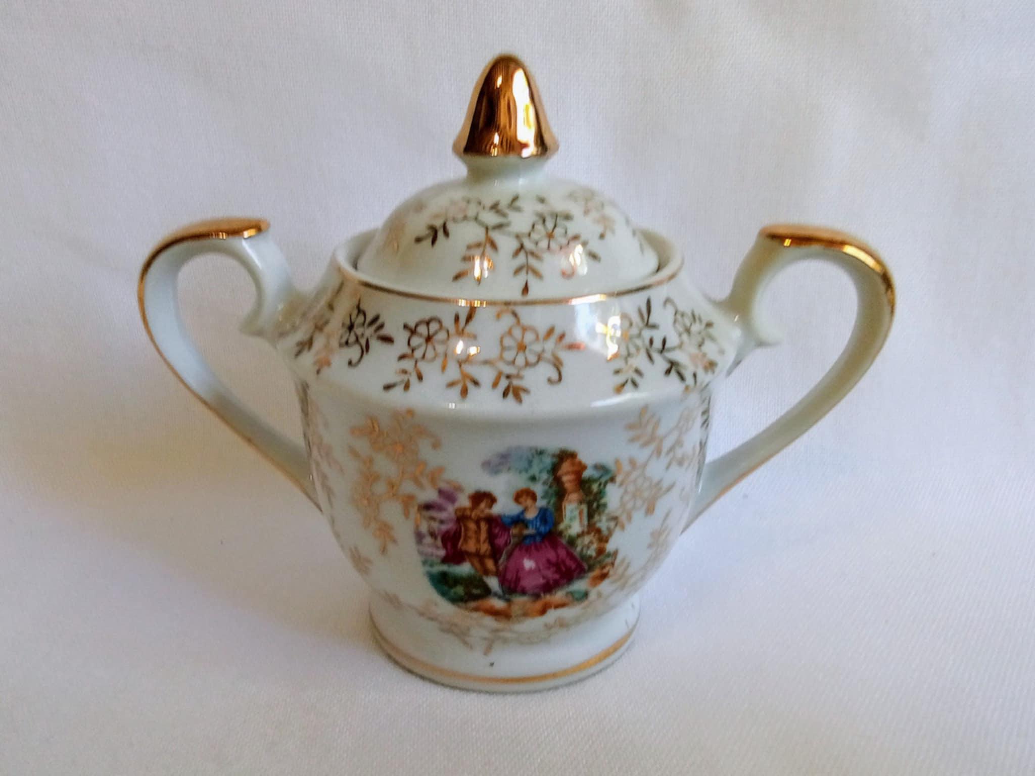 Z132a Vintage Porcelain Fragonard Style Covered Dish/lidded pot