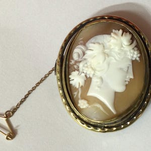 T139a Antique C1890s Natural Shell Cameo Large Brooch in Gold & Silver metal Setting with Safety Chain - Profile Of Bacchante Woman.