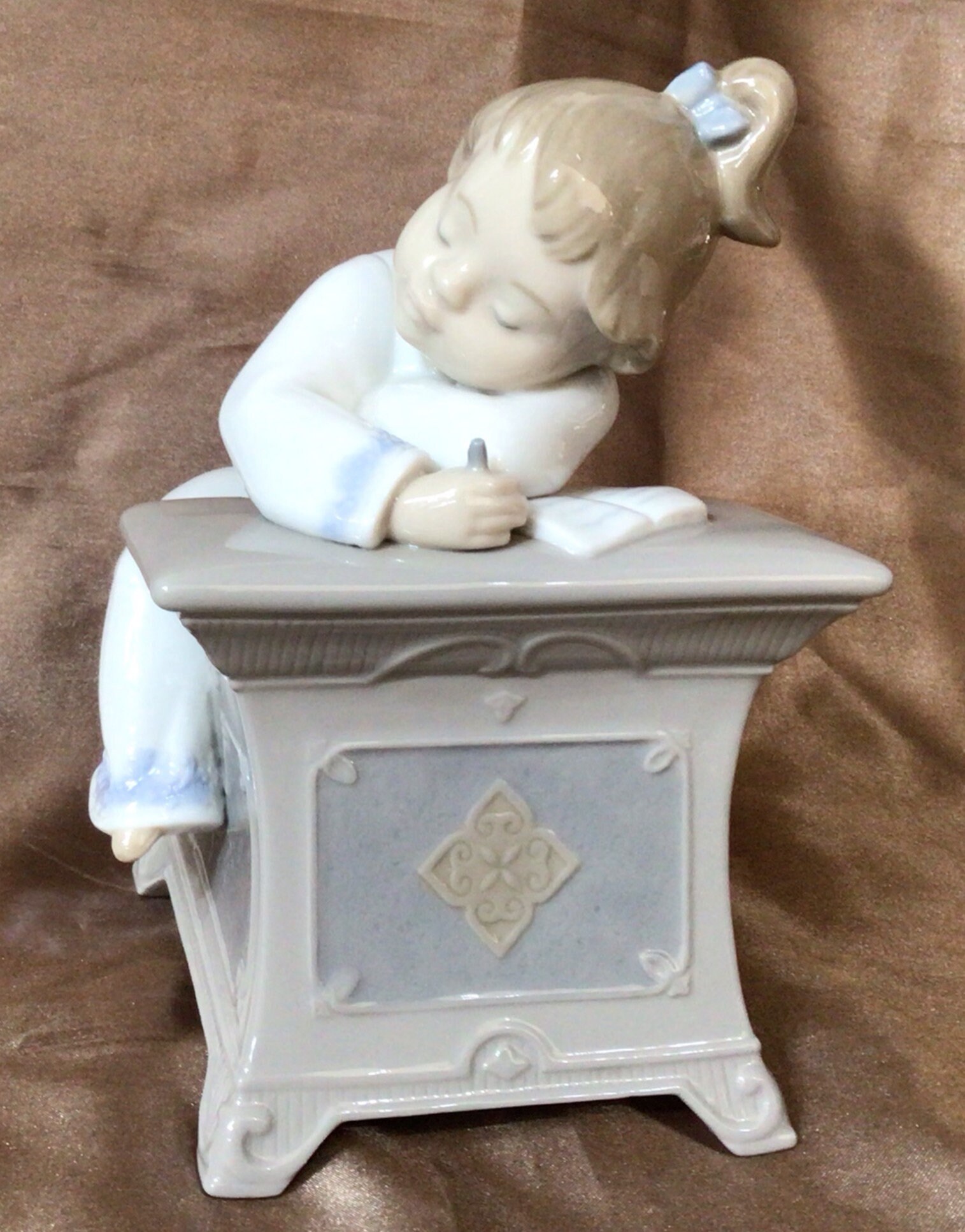 Nao by Lladro Spain 4563 RARE Lovers Couple w/ Puppy
