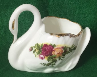 V57 Vintage Royal Albert Old Country Roses Gold Trim Swan Vase. Bone China, Made in England. Tracked Shipping.