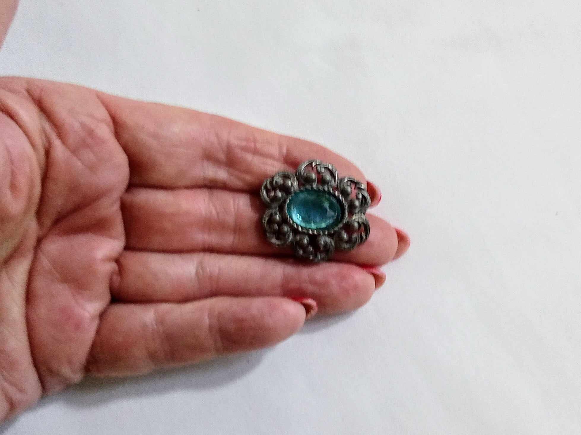 JP398. Vintage Aged Silver Tone Metal Brooch With Blue JP398. Vintage Aged Silver Tone Metal Brooch With Blue