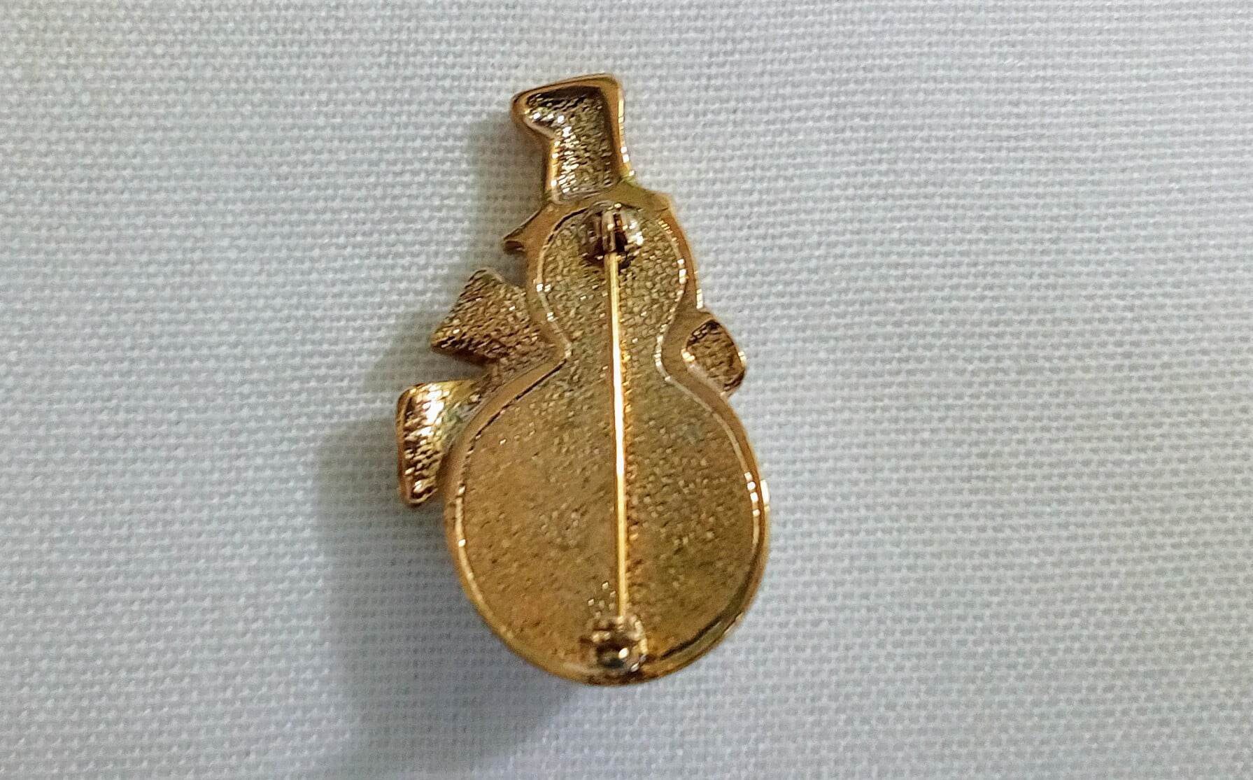 K78 Vintage C1990s Gold Tone and Faux Pearl Snowman Brooch