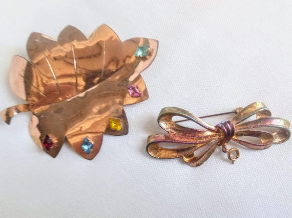 JP788 Vintage Set of 2 Faulty Brooches. Offered for Repair  display picture 1