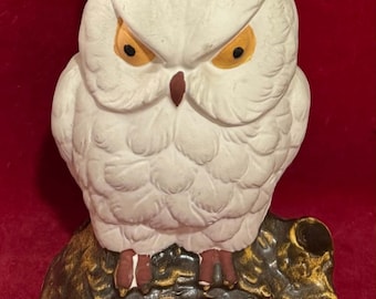 Z190b  Vintage Handpainted Ceramic Owl Figurine. Home Decor. Tracked Shipping.