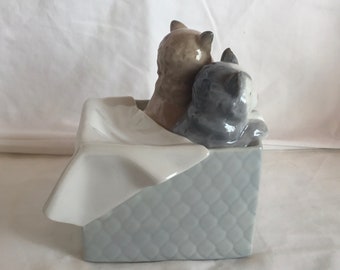 E78 Vintage NAO BY Lladro ( 2 Cats in a Box With A Bow and A