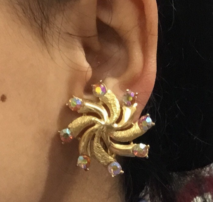 G4 Fabulous Vintage Clip Earrings by PUCCINI (US) Goldtone Swirls