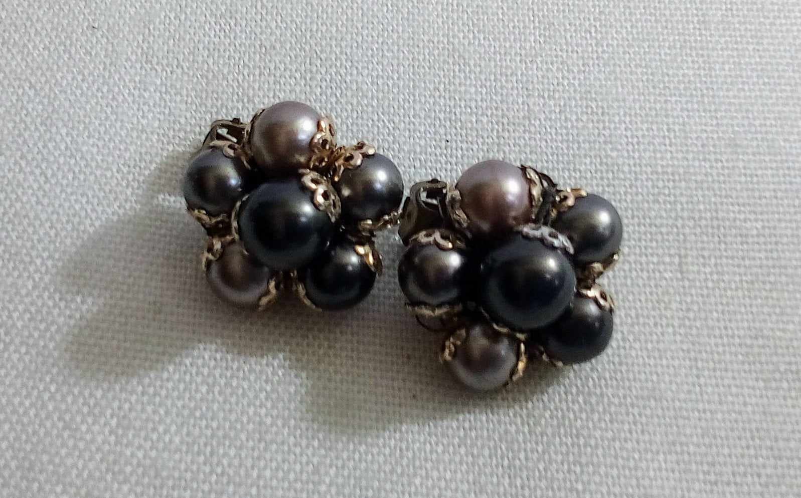 ３点♡　フランス　アンティーク　ハンドモチーフ　クリップ　アドバタイジング G73 Vintage Multi Bead Earrings. Clip-on Style. Made in