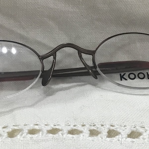 Gafas de diseño P61 Kookai, hechas a mano, vintage, de exposición, con lentes transparentes. Media montura y puente nasal metálico. Envío con seguimiento.